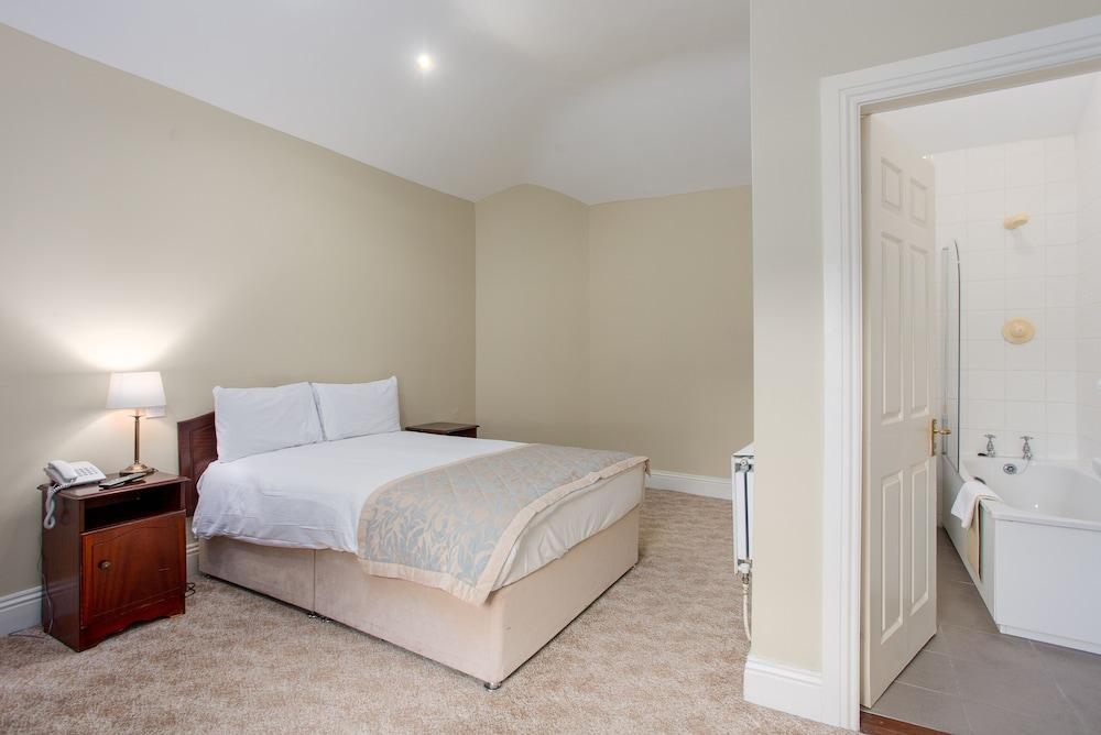 Woodenbridge Hotel